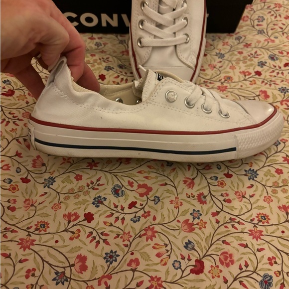 Brand new converse, super cute and only wore once. I prefer old converse !!! - Picture 5 of 7
